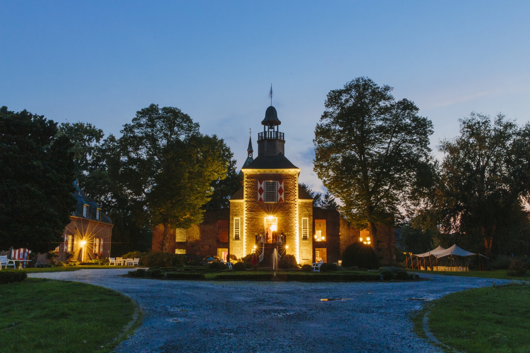 Schloss Hertefeld bei Nacht